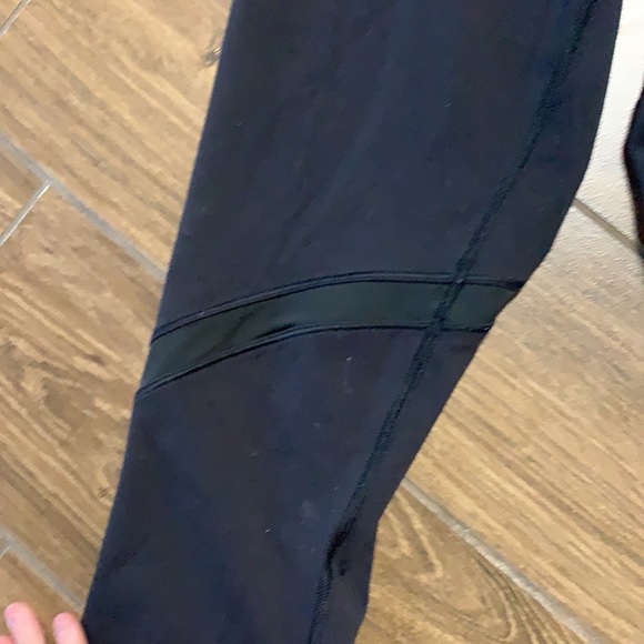 LuLulemon 21” leggings Black size 4 - Picture 3 of 5